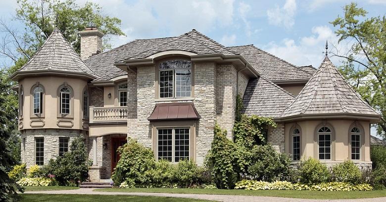 Which Is Better For A Roof – Asphalt Shingles or Cedar Shakes?